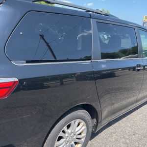 صورة 9 لـ 2015 Toyota SIENNA XLE 8-PASSENGER