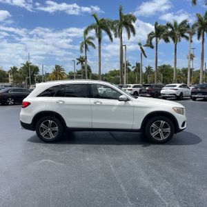 MERCEDES-BENZ GLC - 10