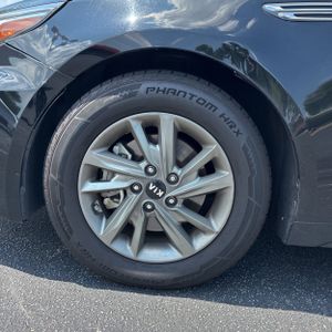 2019 KIA OPTIMA LX — миниатюра 17