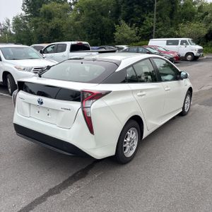 صورة 6 لـ 2016 Toyota PRIUS TWO