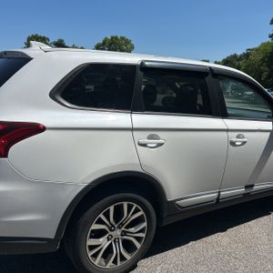 2017 Mitsubishi OUTLANDER SE — фото 9