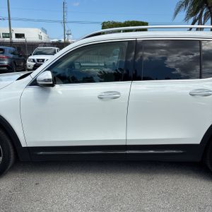 MERCEDES-BENZ GLB - 4