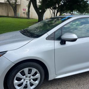 2022 Toyota COROLLA LE photo 2