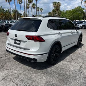 صورة 8 لـ 2023 Volkswagen TIGUAN SE R-LINE BLACK