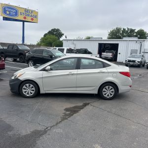 HYUNDAI ACCENT SE - 3