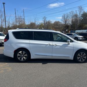CHRYSLER PACIFICA HYBRID LIMITED - 10