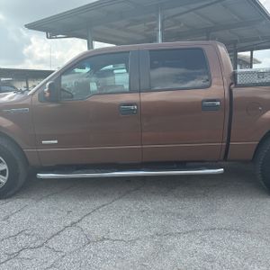 FORD F-150 XLT - 4