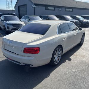 Bentley Flying Spur V8 - 8