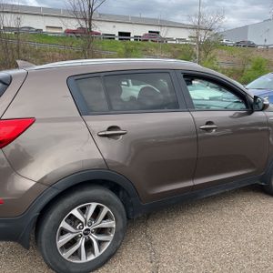 KIA SPORTAGE LX - 9