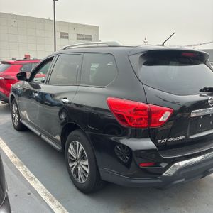 2017 Nissan PATHFINDER SV — фото 5