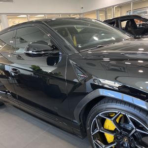 2023 Lamborghini URUS BASE — фото 9