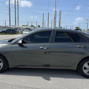 صورة 4 لـ 2024 Hyundai ELANTRA SE