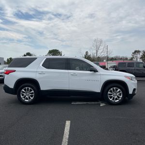 CHEVROLET TRAVERSE LS - 10