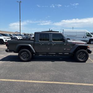 JEEP GLADIATOR MOJAVE X 4X4 - 10