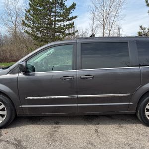 CHRYSLER TOWN AND COUNTRY TOURING - 4