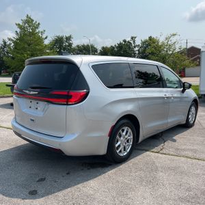 صورة 8 لـ 2024 Chrysler PACIFICA TOURING L
