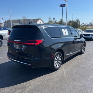 CHRYSLER PACIFICA HYBRID LIMITED - 8