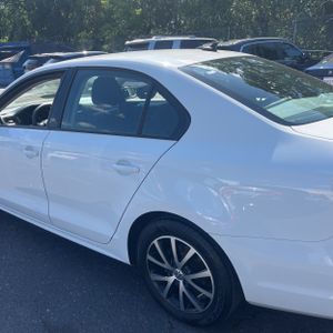 VOLKSWAGEN JETTA 1.4T SE - 6