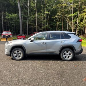 2019 Toyota RAV4 HYBRID XLE — фото 3