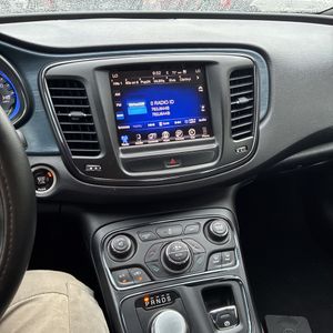 2015 Chrysler 200 S — миниатюра 38