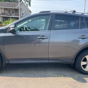 2015 Toyota RAV4 XLE photo 4