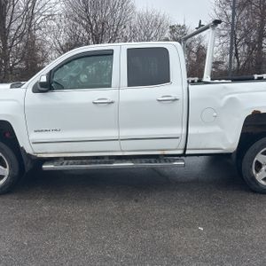 CHEVROLET SILVERADO - 4