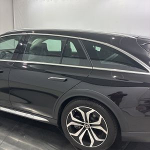 MERCEDES-BENZ E-CLASS - 4