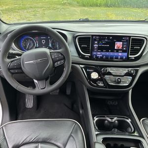 2025 Chrysler PACIFICA LIMITED — миниатюра 39