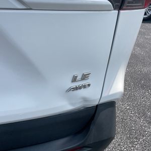 2021 Toyota RAV4 LE — миниатюра 21