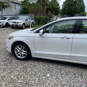 FORD FUSION SE - 4