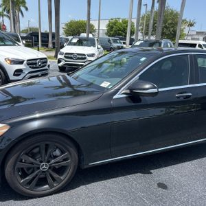 2015 Mercedes-BENZ C-CLASS photo 2