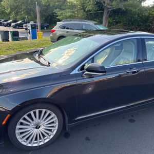 2017 Lincoln MKZ HYBRID RESERVE photo 2