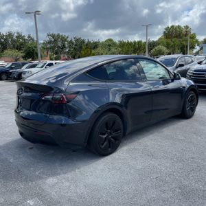 TESLA MODEL Y LONG RANGE - 8