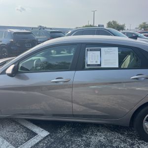 صورة 4 لـ 2024 Hyundai ELANTRA SE