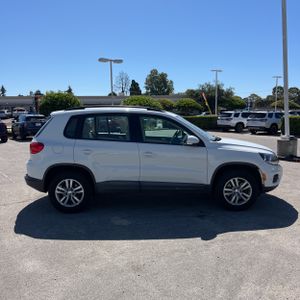 VOLKSWAGEN TIGUAN 2.0T S - 10