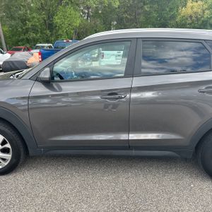 HYUNDAI TUCSON VALUE - 4