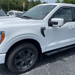 2023 FORD F-150 LARIAT photo 2