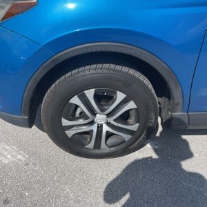 2017 Toyota RAV4 LE 缩略图 17