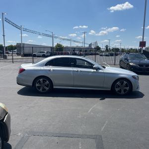 MERCEDES-BENZ E-CLASS - 6