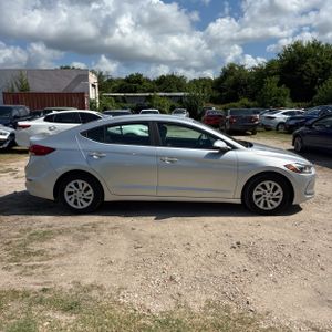 صورة 10 لـ 2017 Hyundai ELANTRA SE
