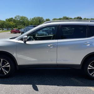 2020 Nissan ROGUE SV photo 4
