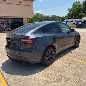 TESLA MODEL Y LONG RANGE - 8