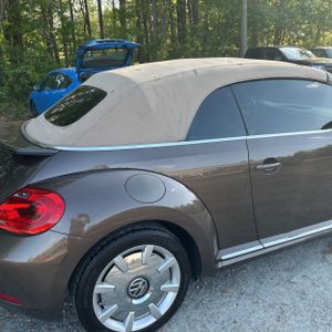 VOLKSWAGEN BEETLE CONVERTIBLE 2.5L 70S EDITION - 8