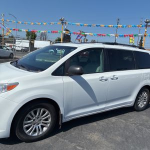 TOYOTA SIENNA - 2