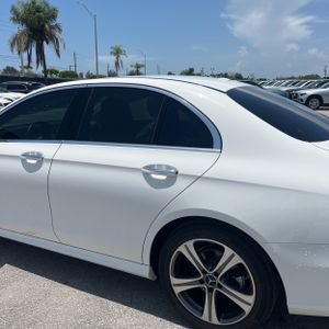 2017 Mercedes-BENZ E-CLASS — фото 6