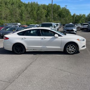 FORD FUSION SE - 10