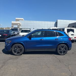 MERCEDES-BENZ GLA - 3