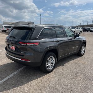 JEEP GRAND CHEROKEE LAREDO X 4X2 - 8