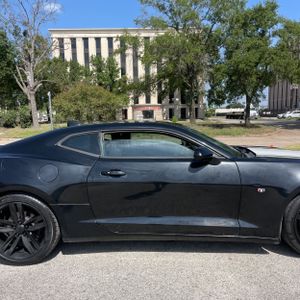 2017 Chevrolet CAMARO LT thumbnail 11