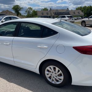 صورة 6 لـ 2017 Hyundai ELANTRA SE